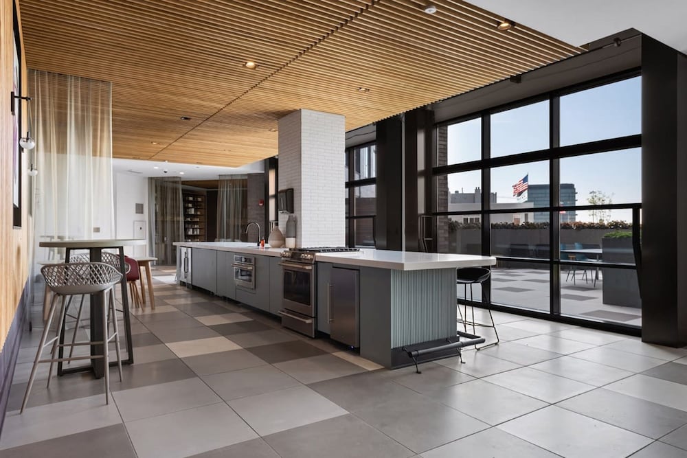 Luxury Penthouse 3BR Prime Location
