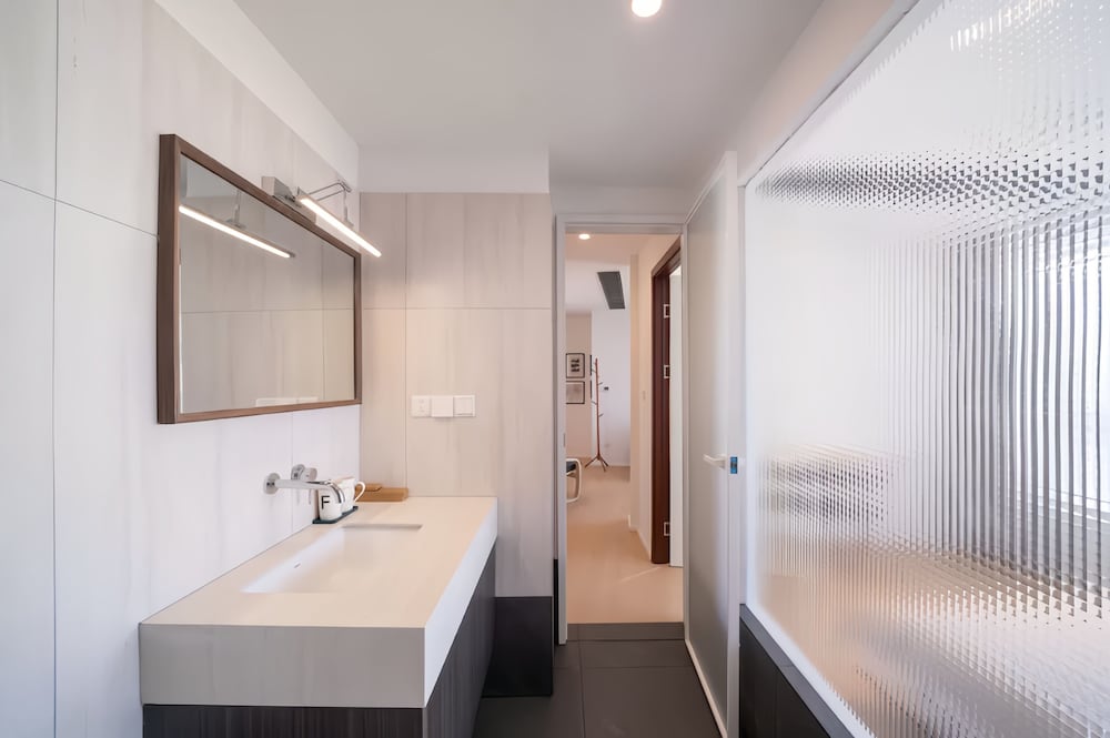 Shanghai Hills & Fan Stay