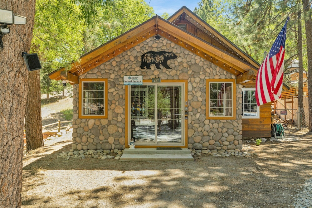Lily's Bear Cabin #2544