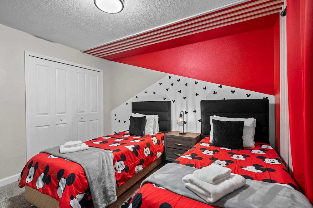 Relaxing Getaway Near Disney With Pool Themed Rooms