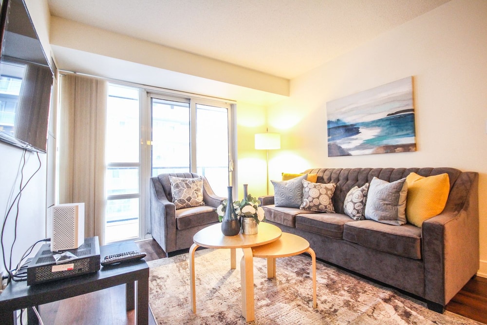 Sarkar Suites - Blue Jays Way