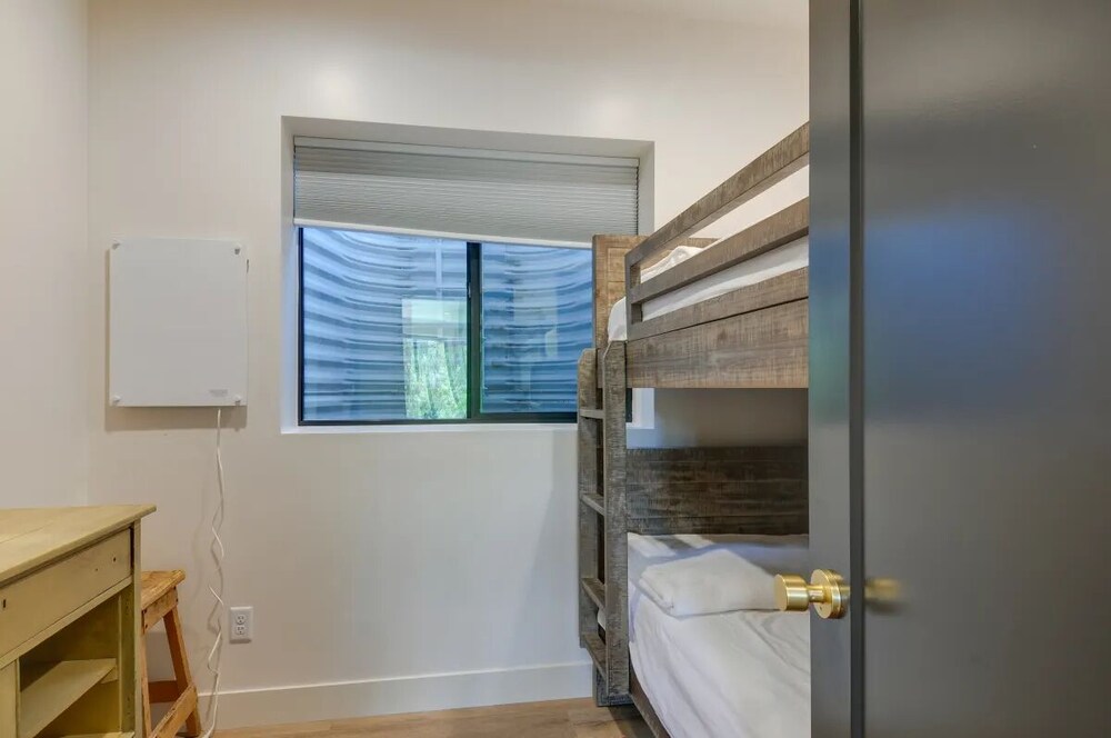 Beaver Vacations - Alpine  Mountain Escape - Property Image 5