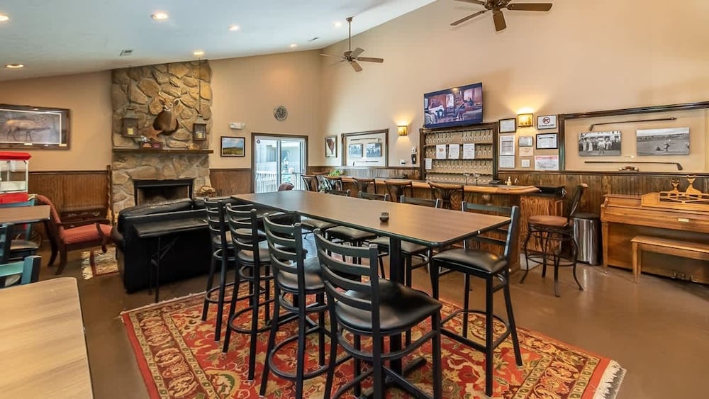 Indoor Pool Access Full Kitchen Mountain Views