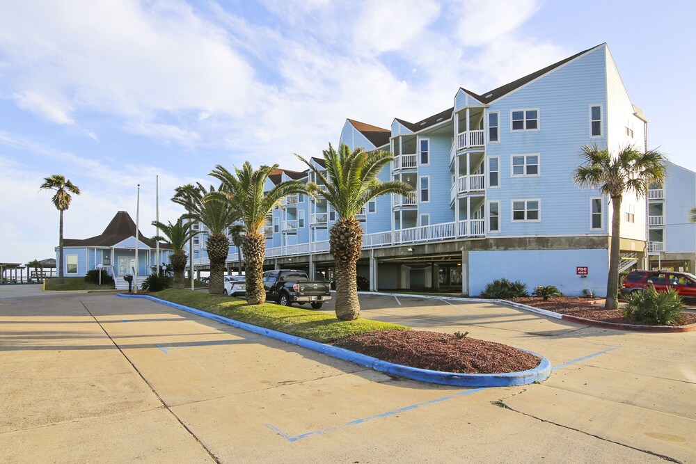 Seascape 2105 1 Bedroom Condo by RedAwning