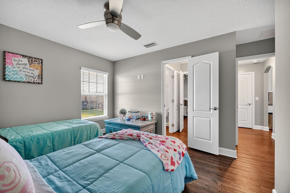Floridays Manor 4 Bedroom Home