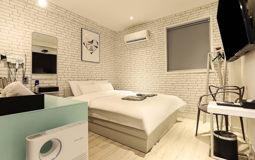 CHESS HOTEL