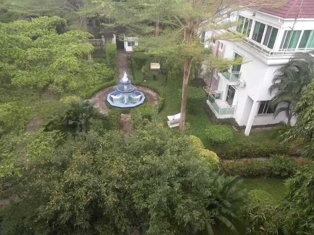 Chakaville Beach Resort