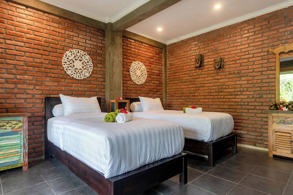 Alamanda Lovina Resort