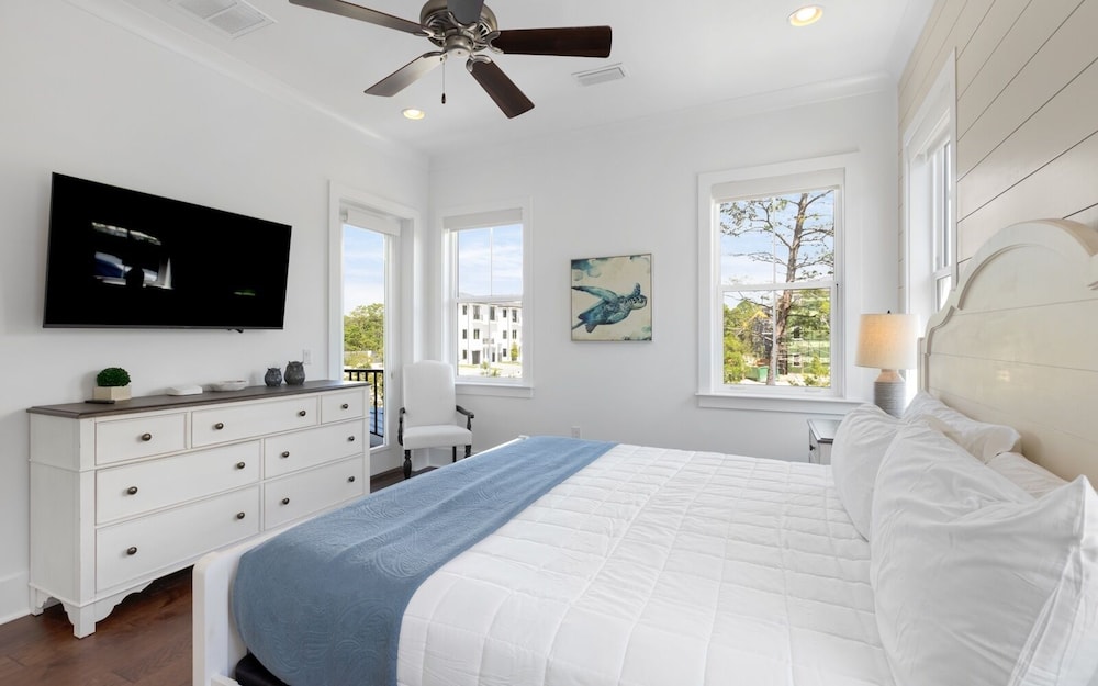 5BR Getaway w/ Private Pool, Golf Cart, 4 Bikes & 30A Convenience!