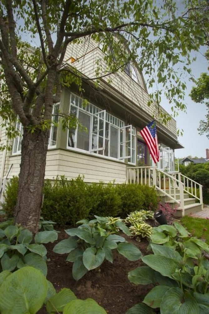 Inn on Shore Road