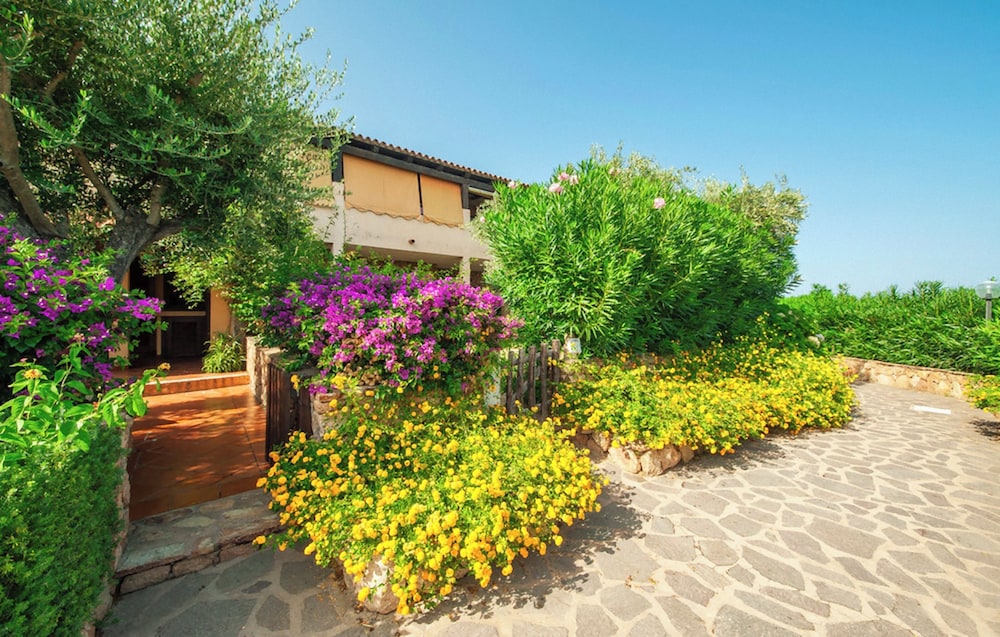 Residence in Marinella just 300 mt from the sea