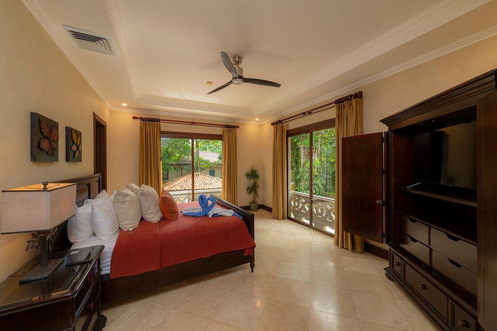- Casa Zafiro 7 Bedrooms Private Pool
