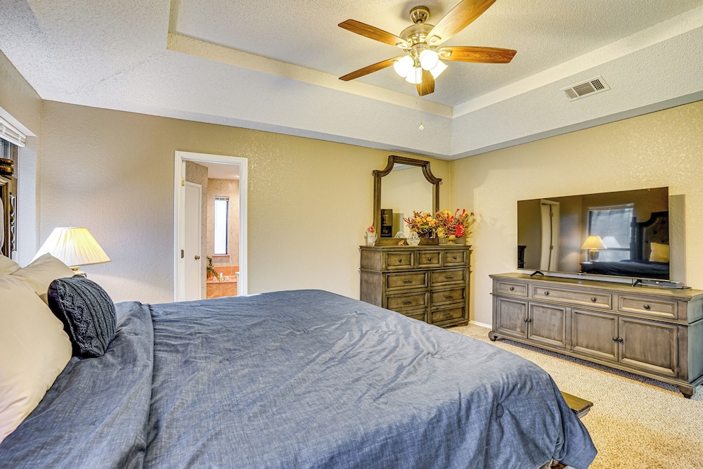 Large Yard, Fire Pit & Games: Grandview Haven!
