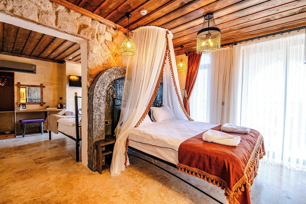 Alika Castle House