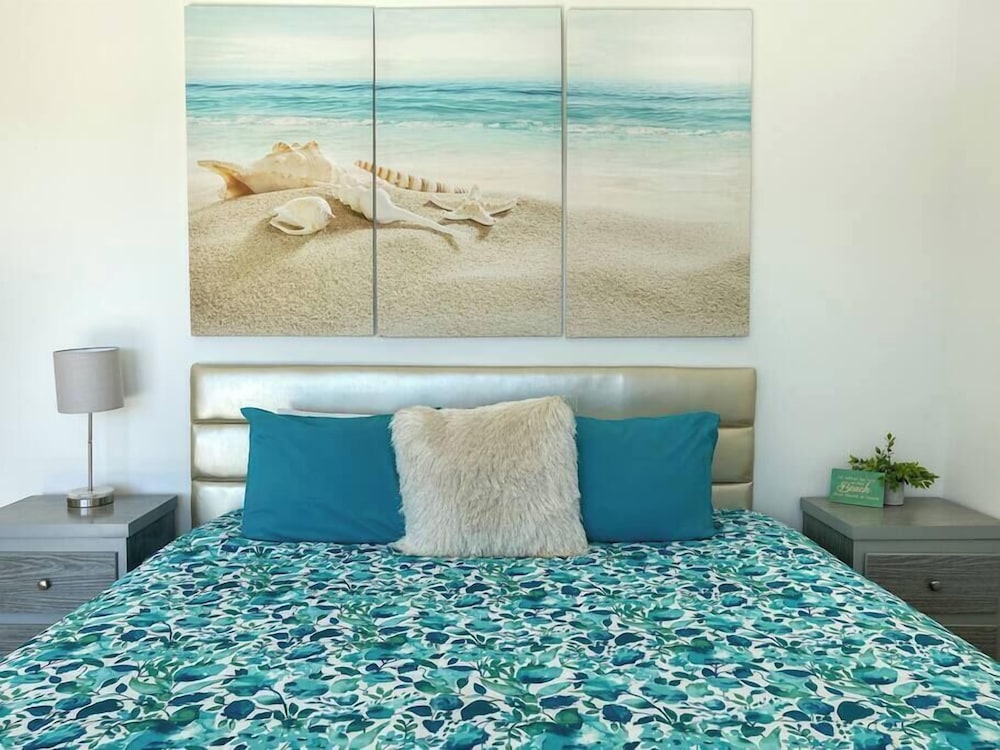 Modern Ocean View Condo With Pools Gym