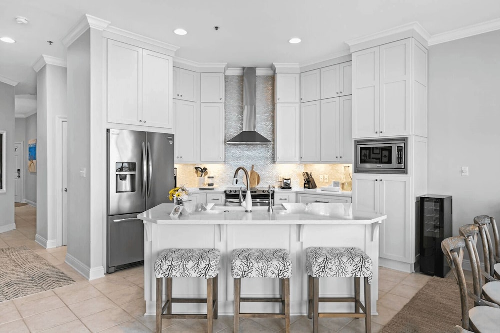 Grovey by the Sea by Avantstay Oceanfront, Private Beach, Pool Access