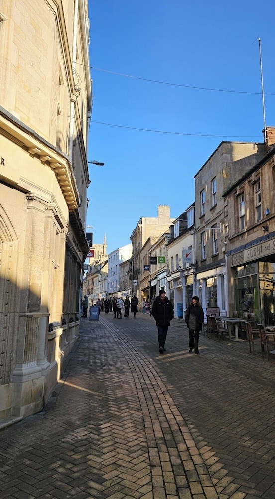 Stylish 2-bed House in Stamford Town Centre