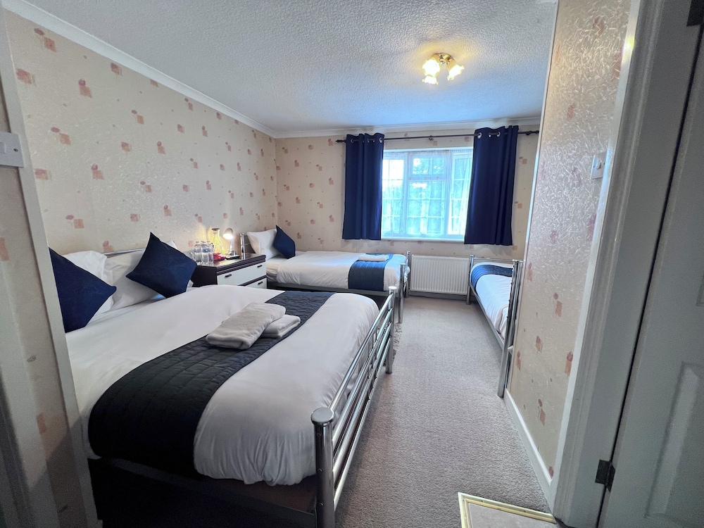 All Seasons Gatwick Guest House view 5