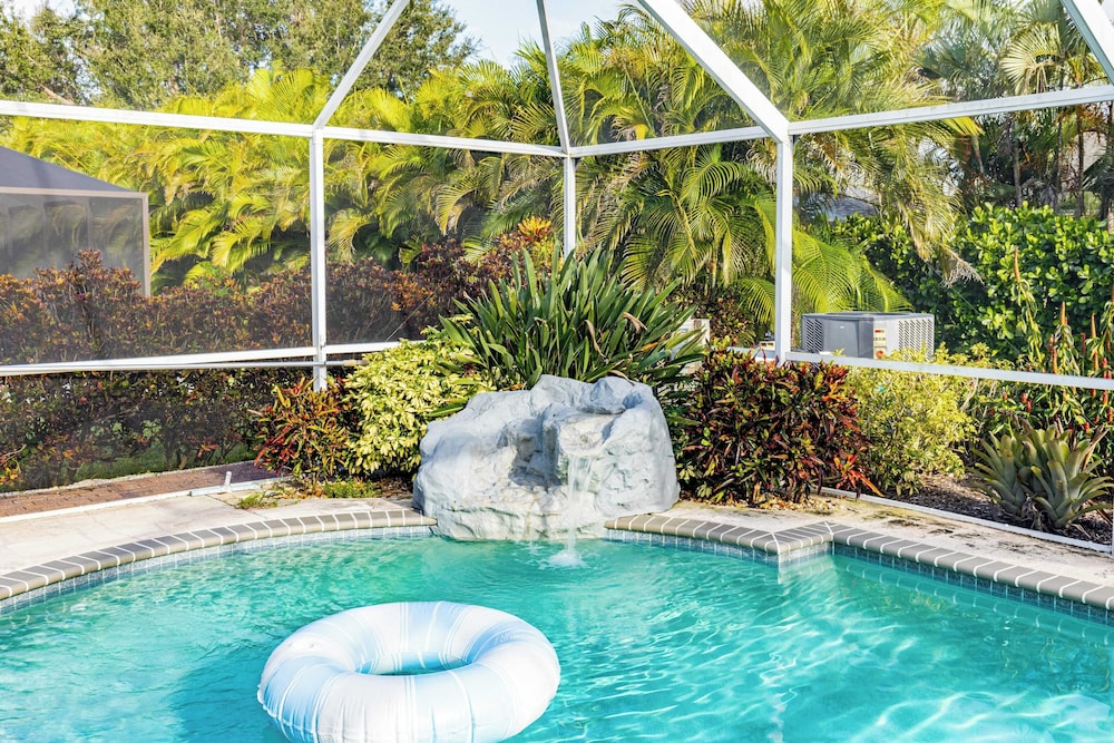 Private Pool, Firepit, Game Room Mins to Beaches + Community Amenities Casa Solara by Avantstay