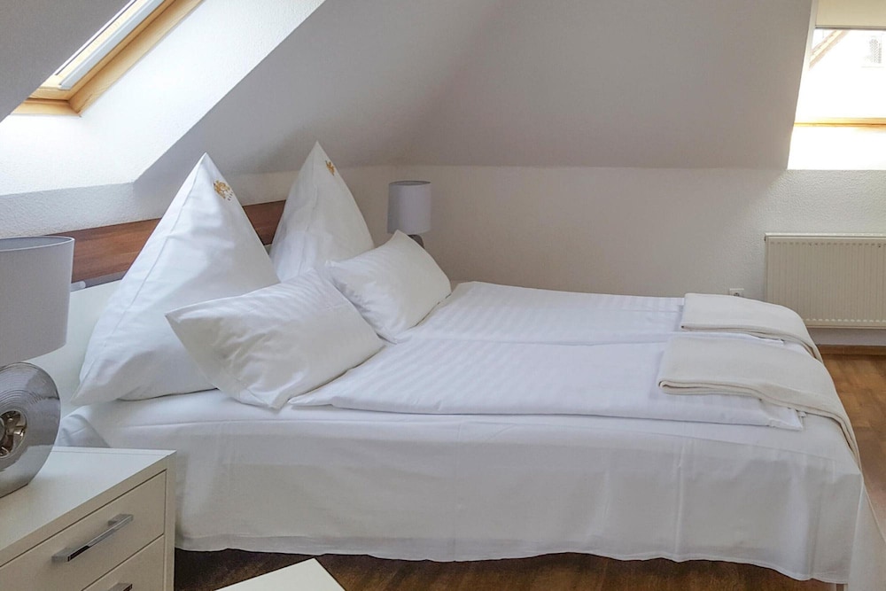 Large, Comfortable Holiday Villa, Private Garden view 2