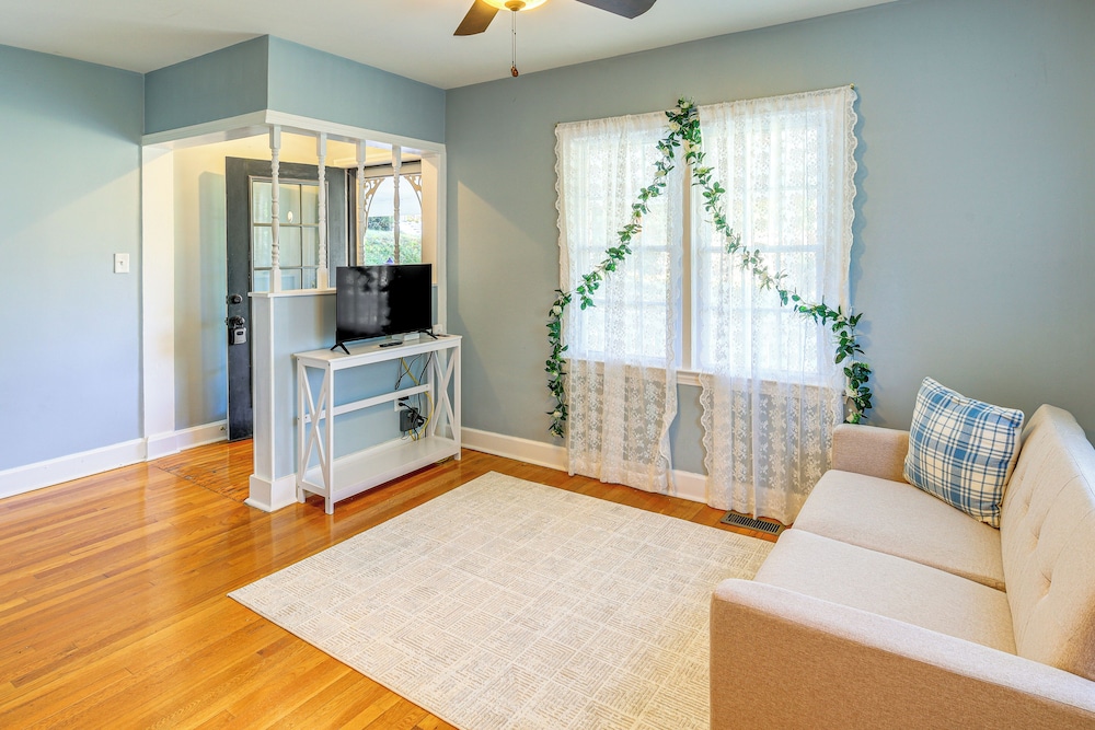 Walk to Main Street! Home in Historic Jonesborough