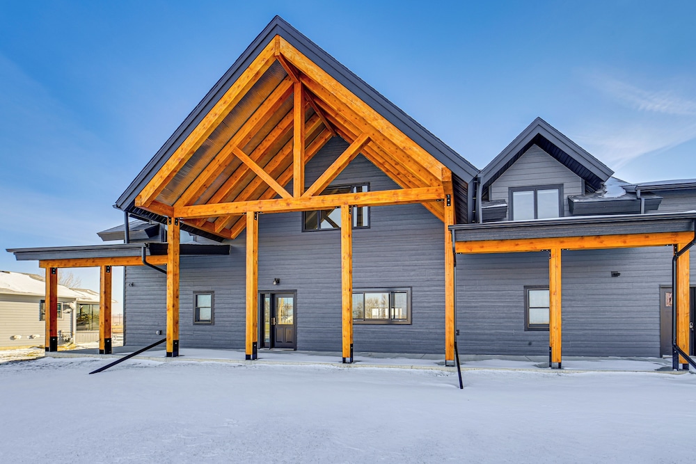 Modern & Spacious Luxe Home in Remote Fort Peck!