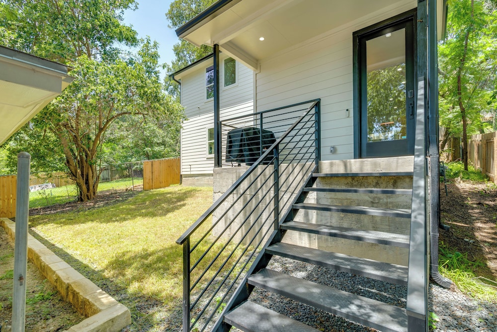 Near Restaurants & Parks: Home 3 Mi to Dtwn Austin