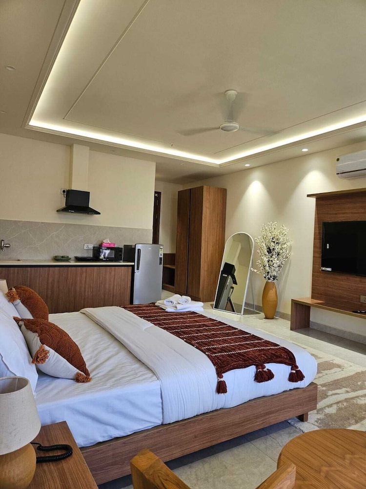 Hotel Dwellr