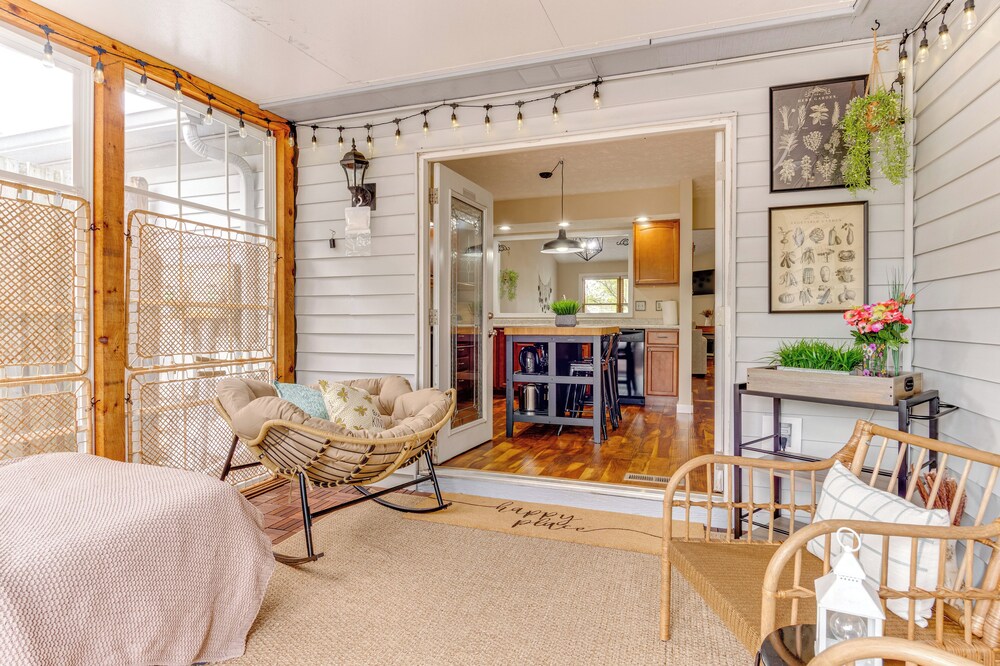 14 Mi to Dtwn Indy: Family Gem w/ Yard