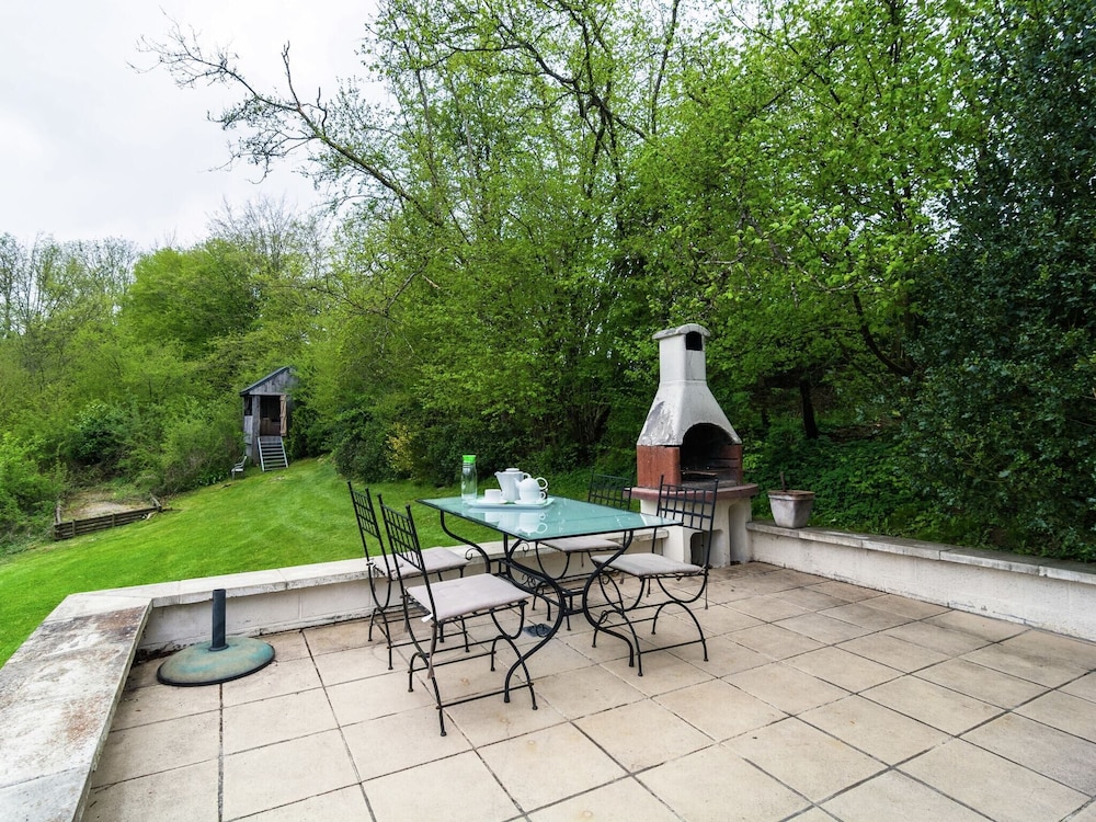 Perfect Spot on Edge of Large Woods with Hot Tub view 3
