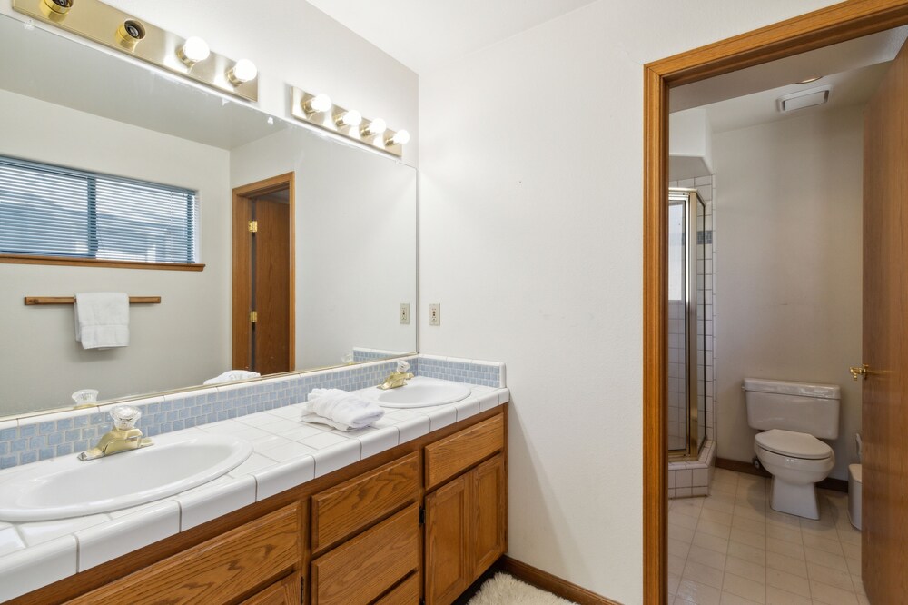 Tranquil Tahoe Retreat With Hot Tub 3 Bedroom Home by RedAwning