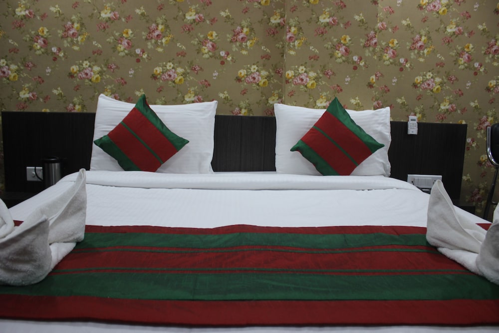 Hotel Flowers Inn