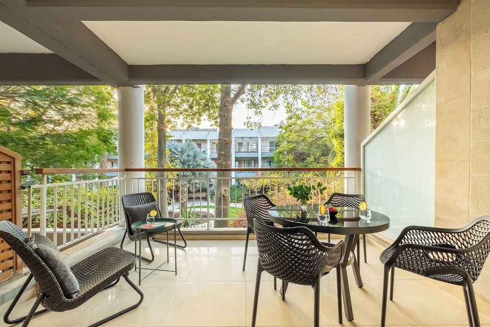 Royal Park Apt Resort by Sea N Rent
