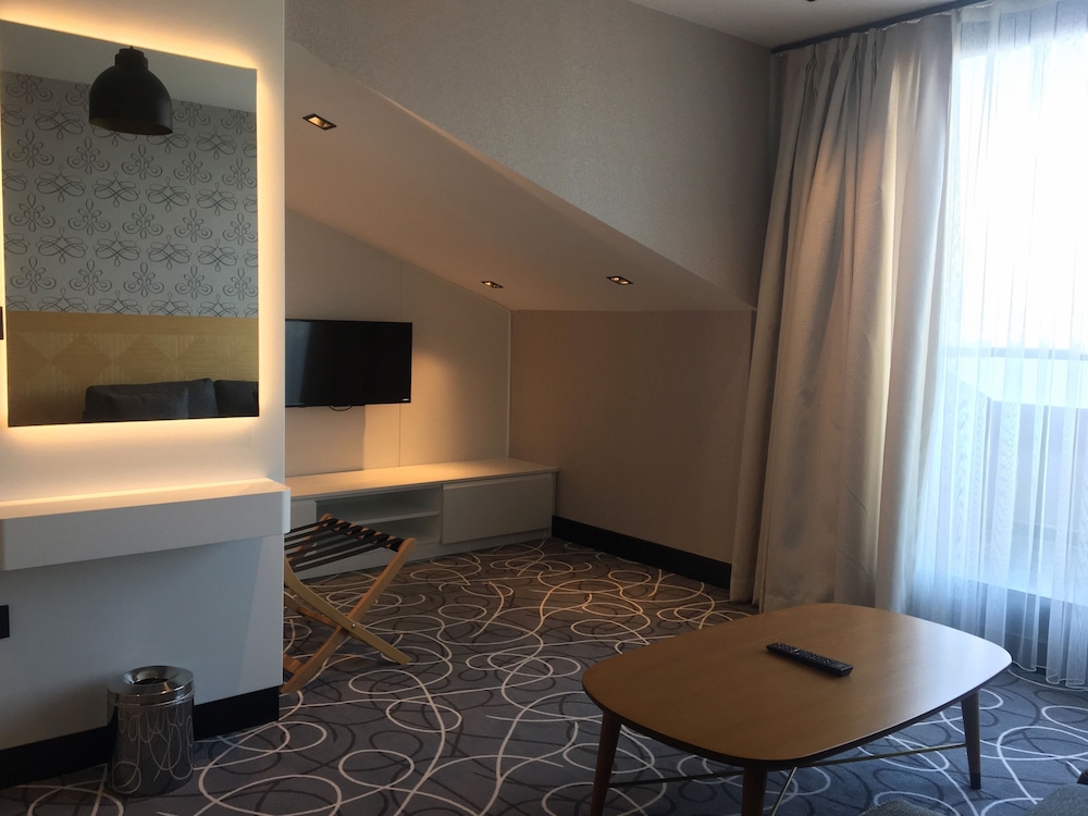 Four-G Hotel - Image 34