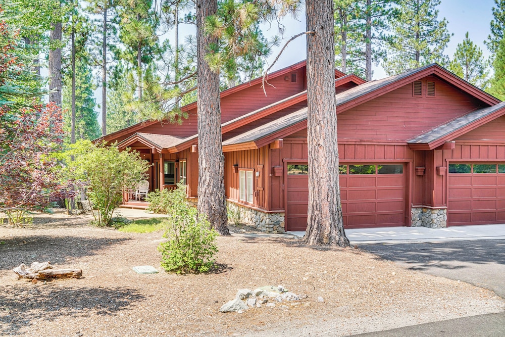 Golf & Mountain Views - Retreat in Clio