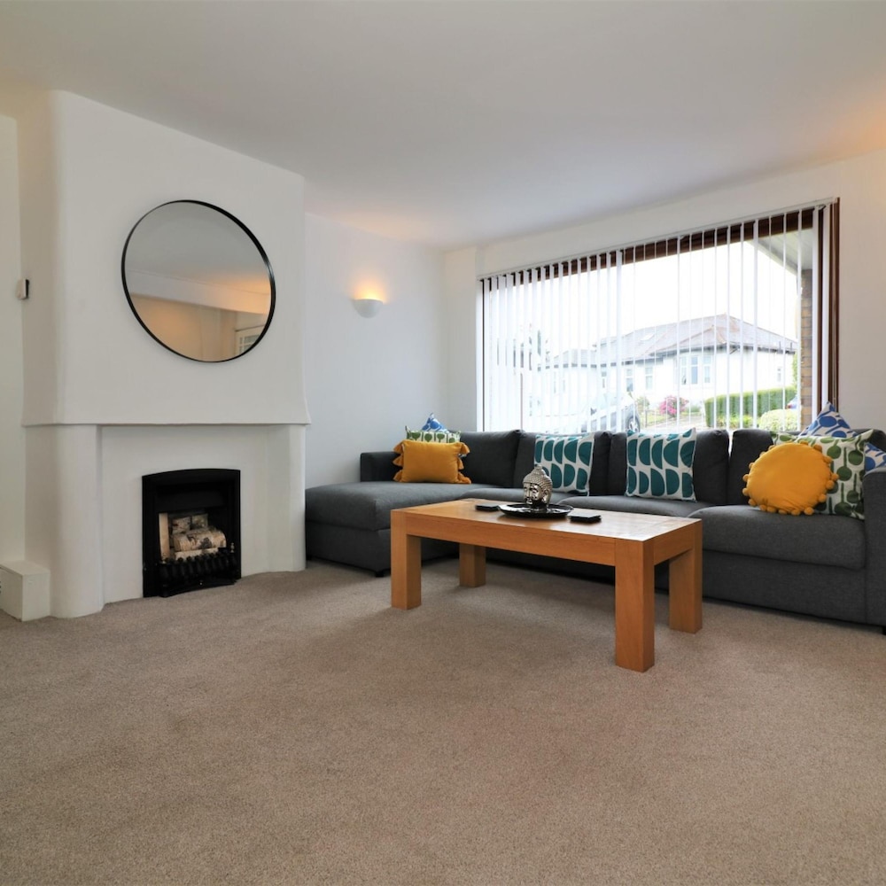 Barons Court - Paisley
