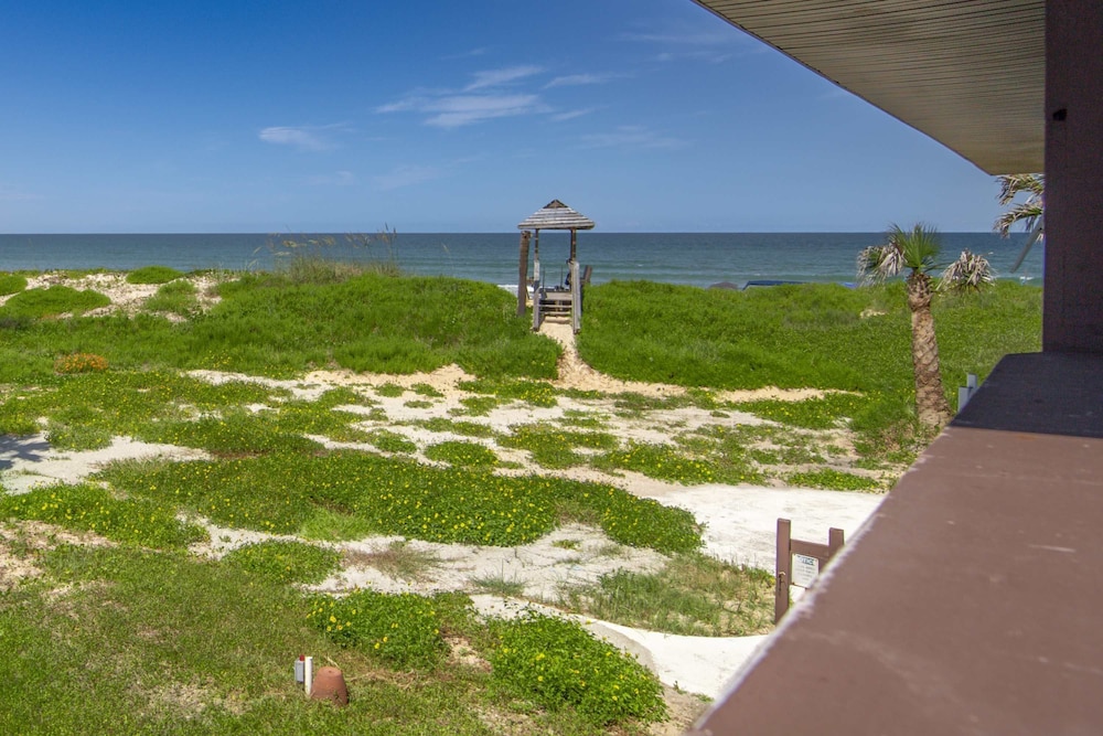 Oceanfront Steps to Sand Deck Pets Welcome