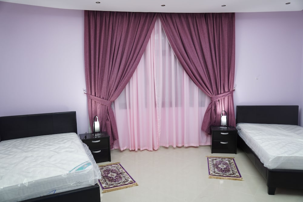 Emirates Hills Lake View Villa