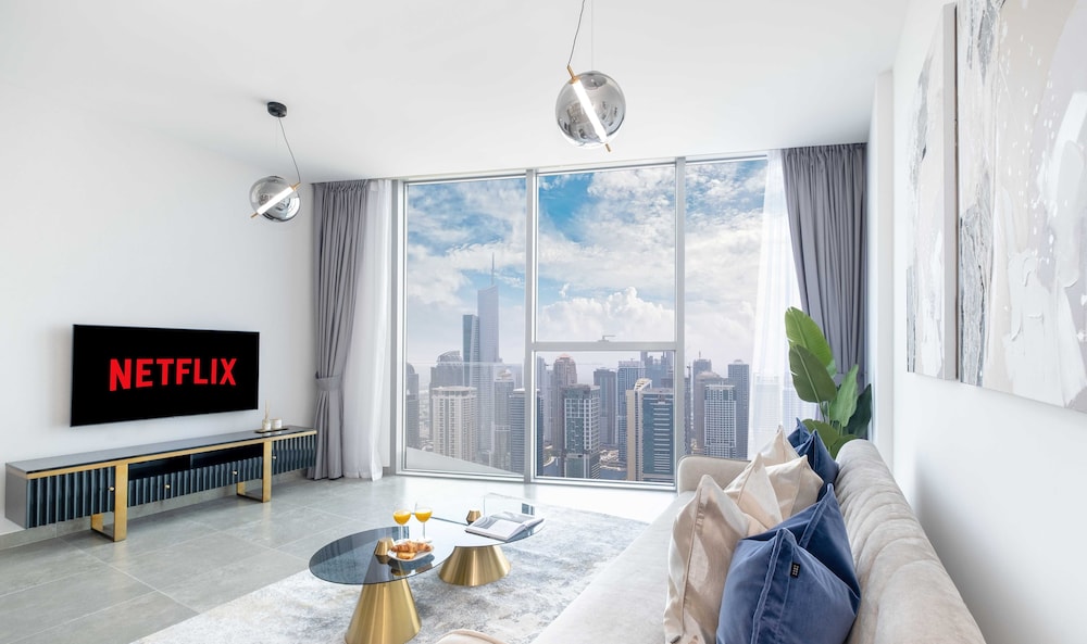 LUX  The Dubai Marina Skyline Suite