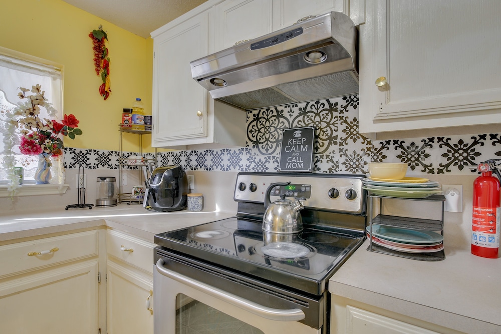 Spacious Mcallen Rental Home w/ Private Backyard! view 2