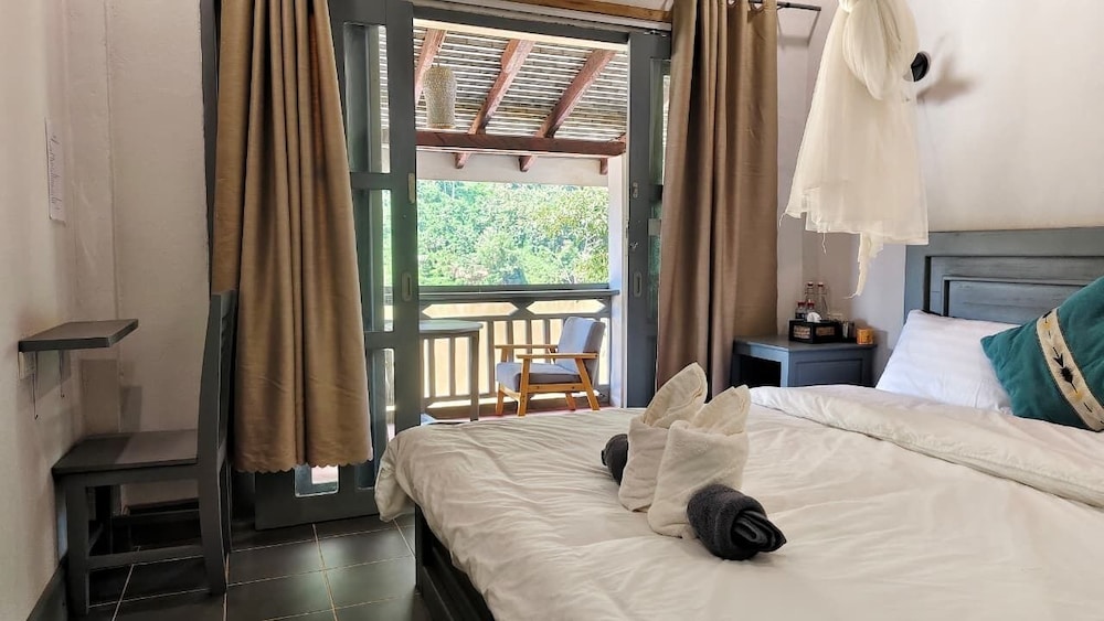 Dokchampa River View Villa