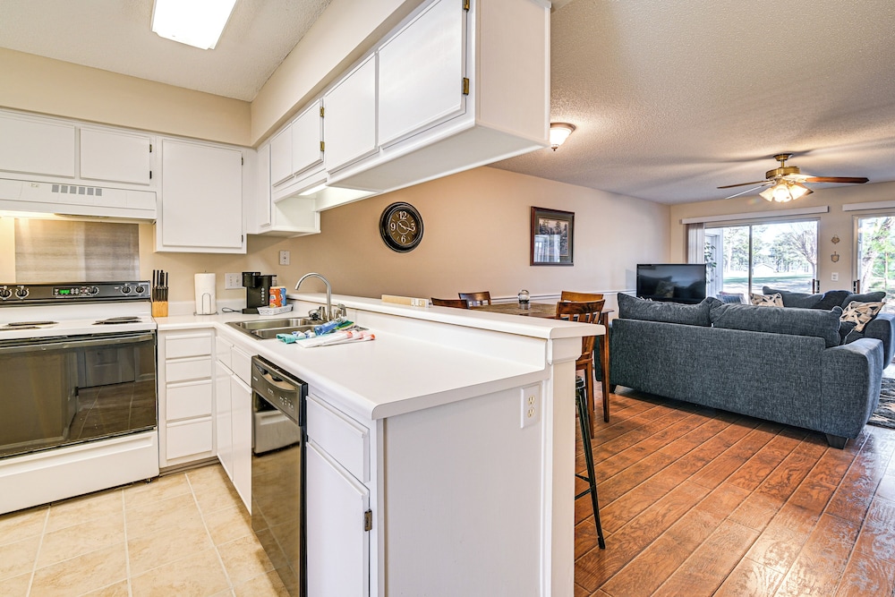 8 Mi to Boardwalk & Beach: Windsor Green Condo!