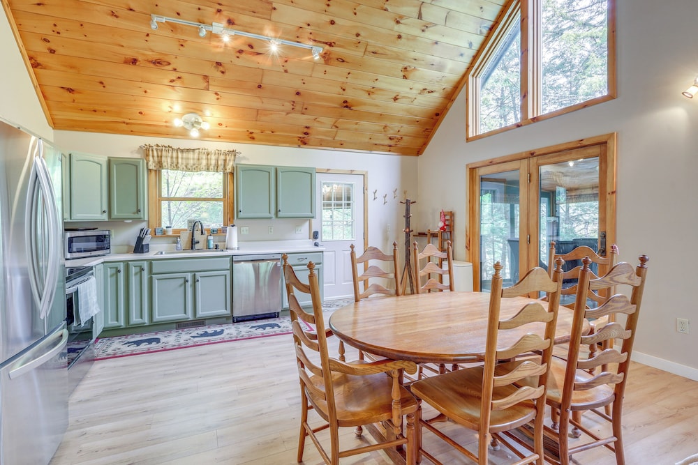 Peaceful Family Cabin on Schroon River!