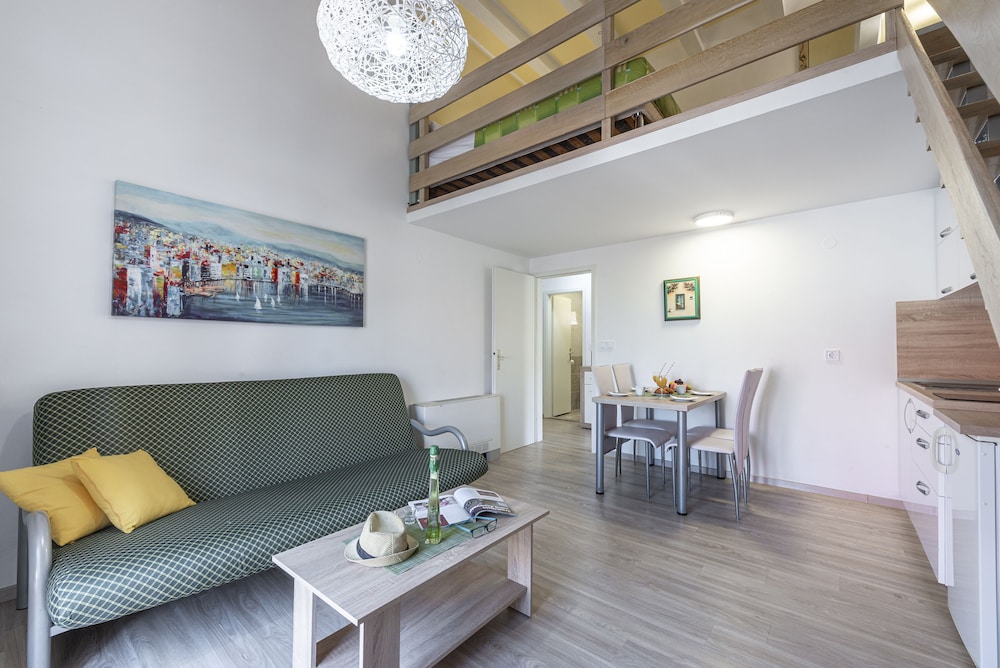 Cina Apartments
