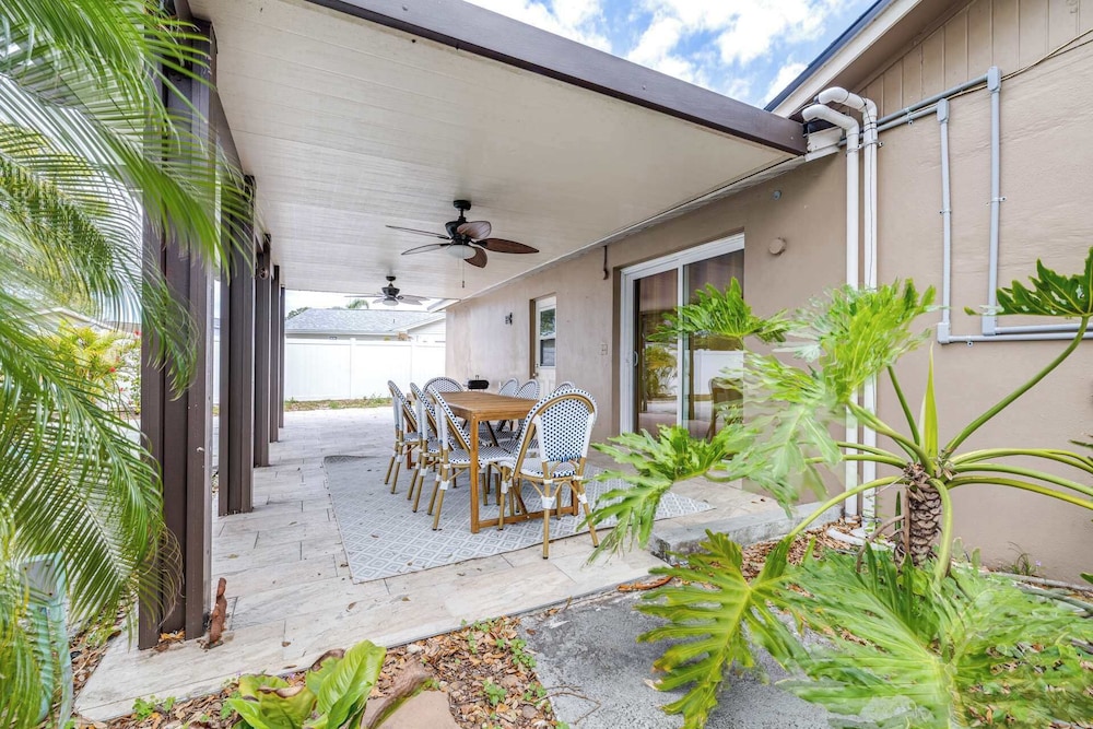Bay Crest House Stay for 10!