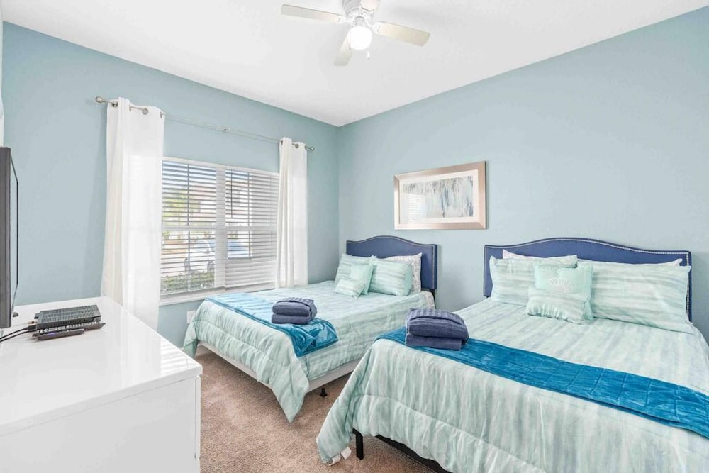 Super Dope- FUN Electric Home W Pool Amenities