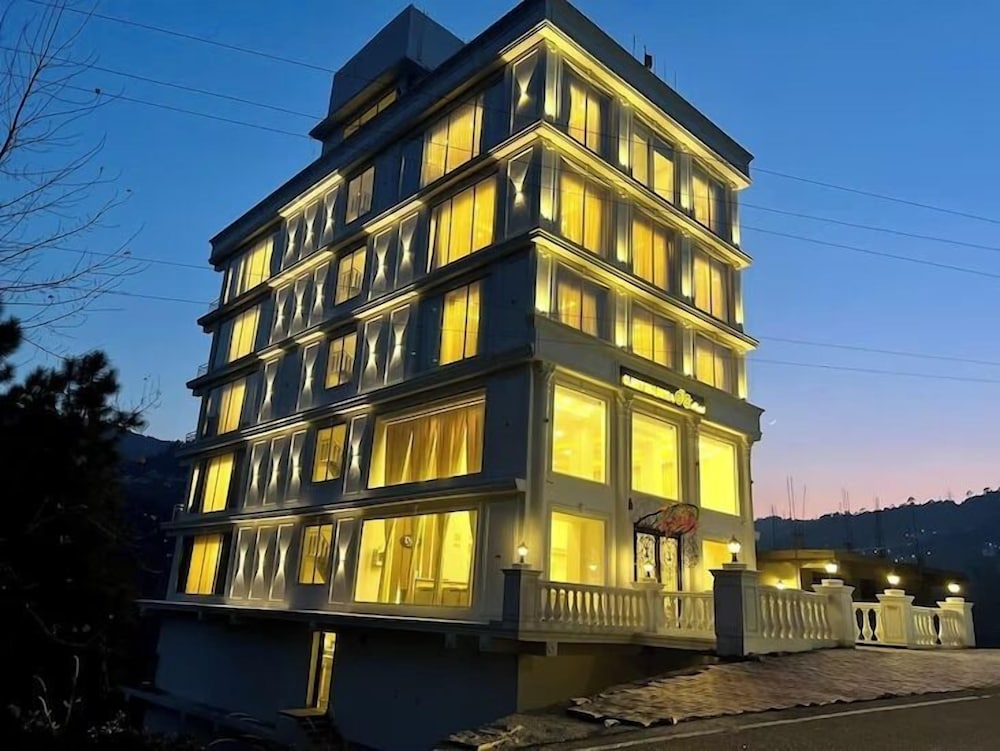 Claret inn by Lawrence Hotels