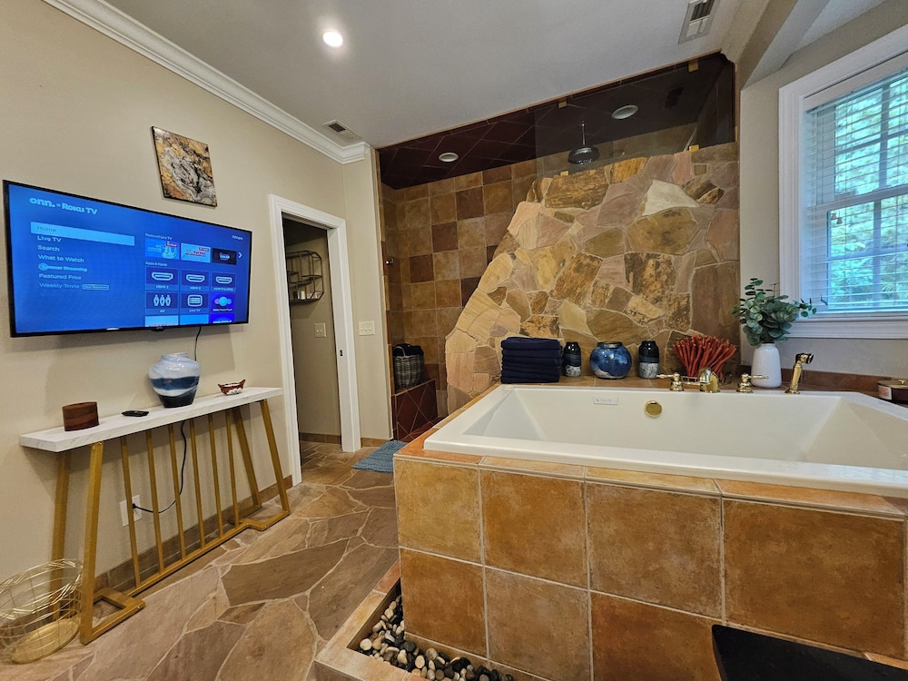 Heated Pool King Bed Jacuzzi Bath Arcade