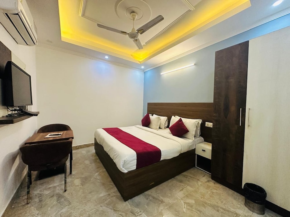 Hotel S.R. Plaza