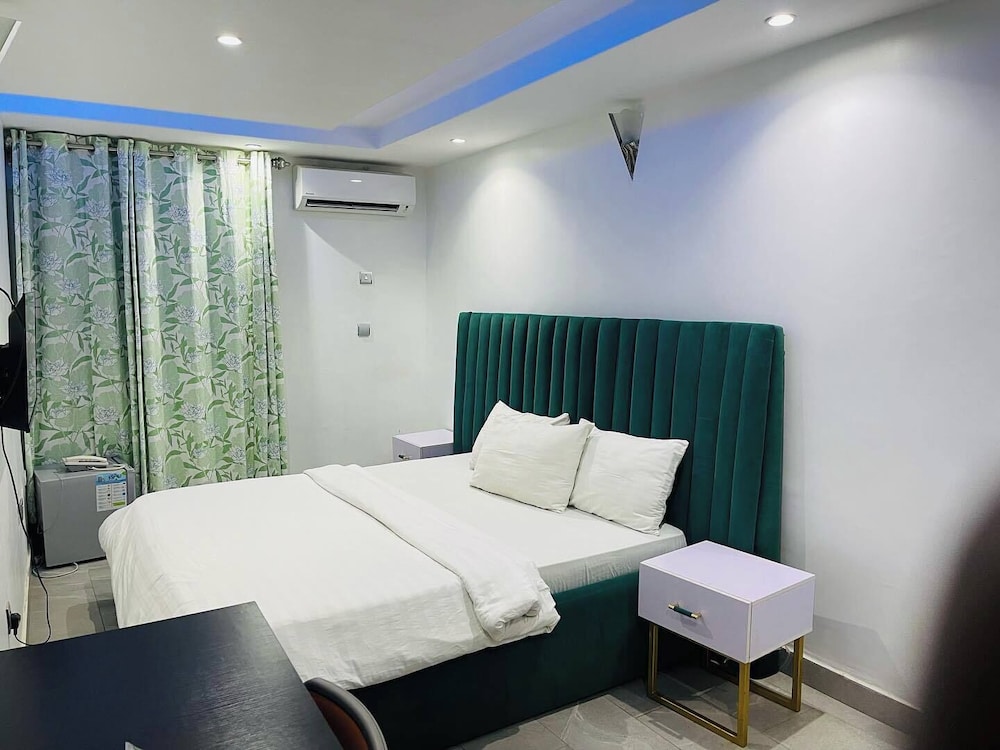 Villa Maxili Hotel and Apartment